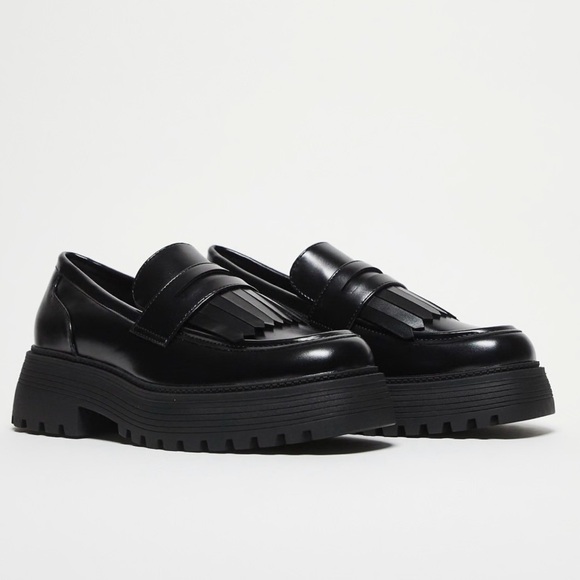 ASOS DESIGN chunky loafers in black with fringing - Picture 1 of 3